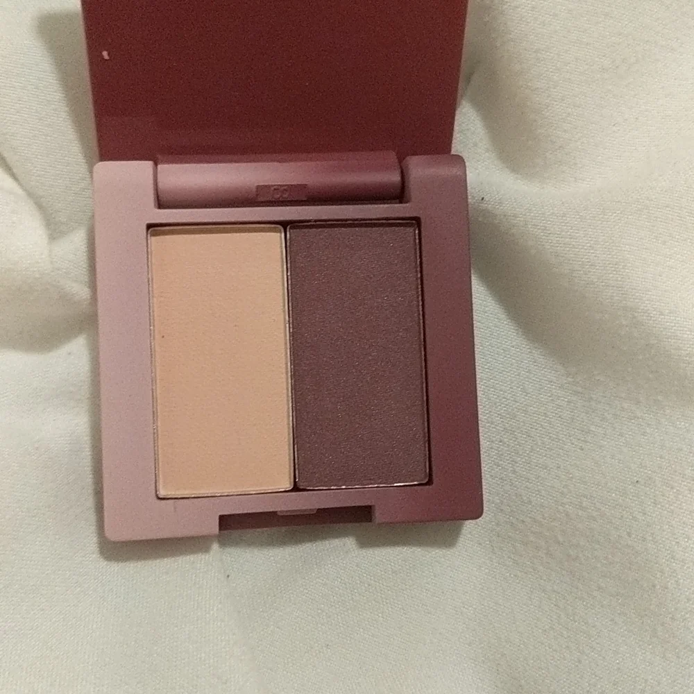 F.A.R.A.H NWT Eyeshadow
